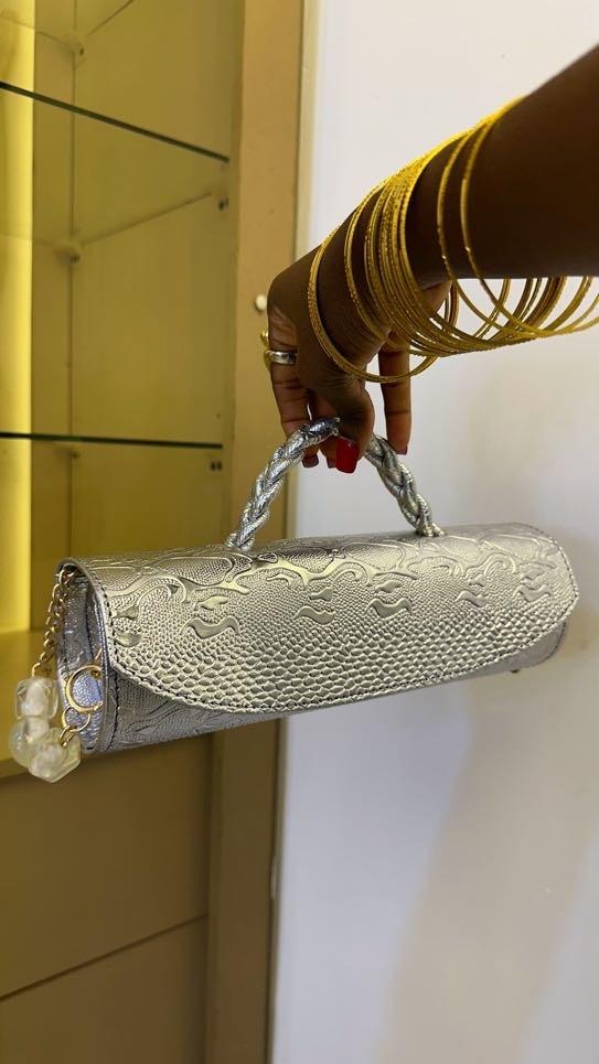 Cylinder leather bag in silver - The braids Brand